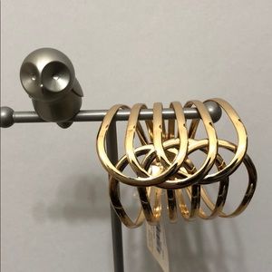 gold, clamshell bracelet from forever 21!